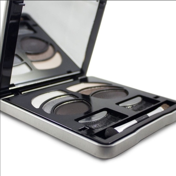 ME Makeover Essentials Lashing Out Girls Night Out - Picture 2 of 3